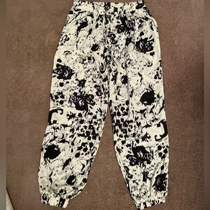 Glam Black and White Abstract Print Pants